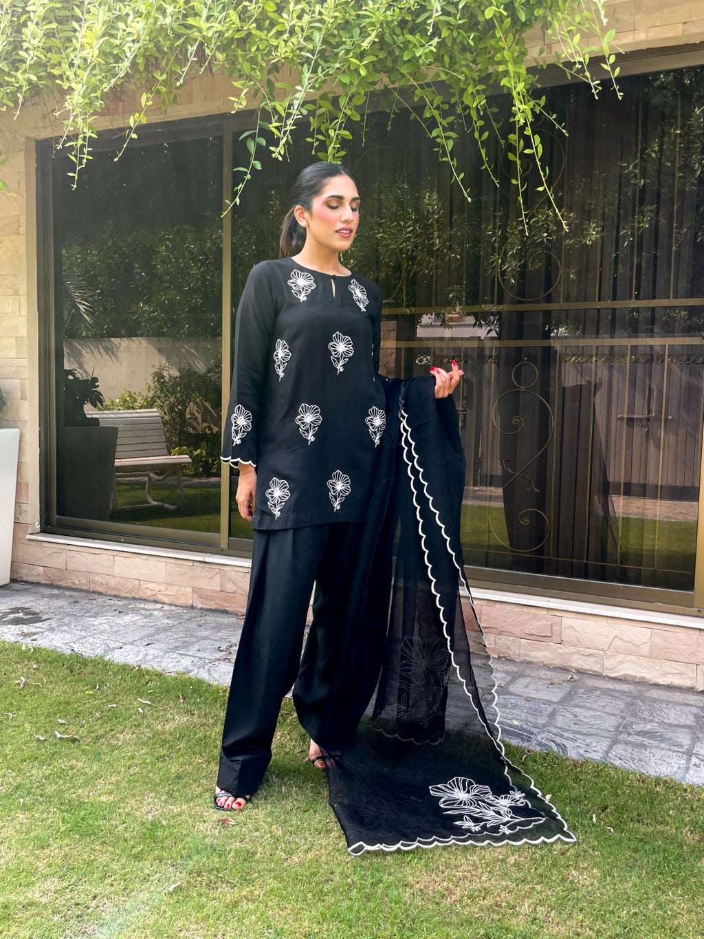 Black contrast (made to order)