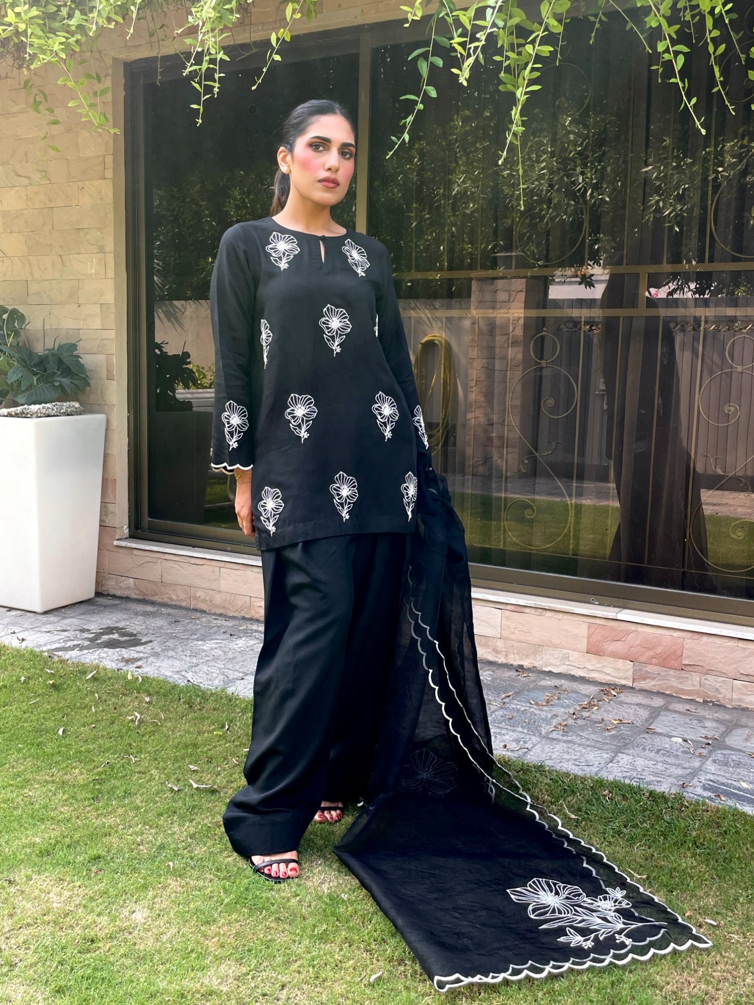 Black contrast (made to order)