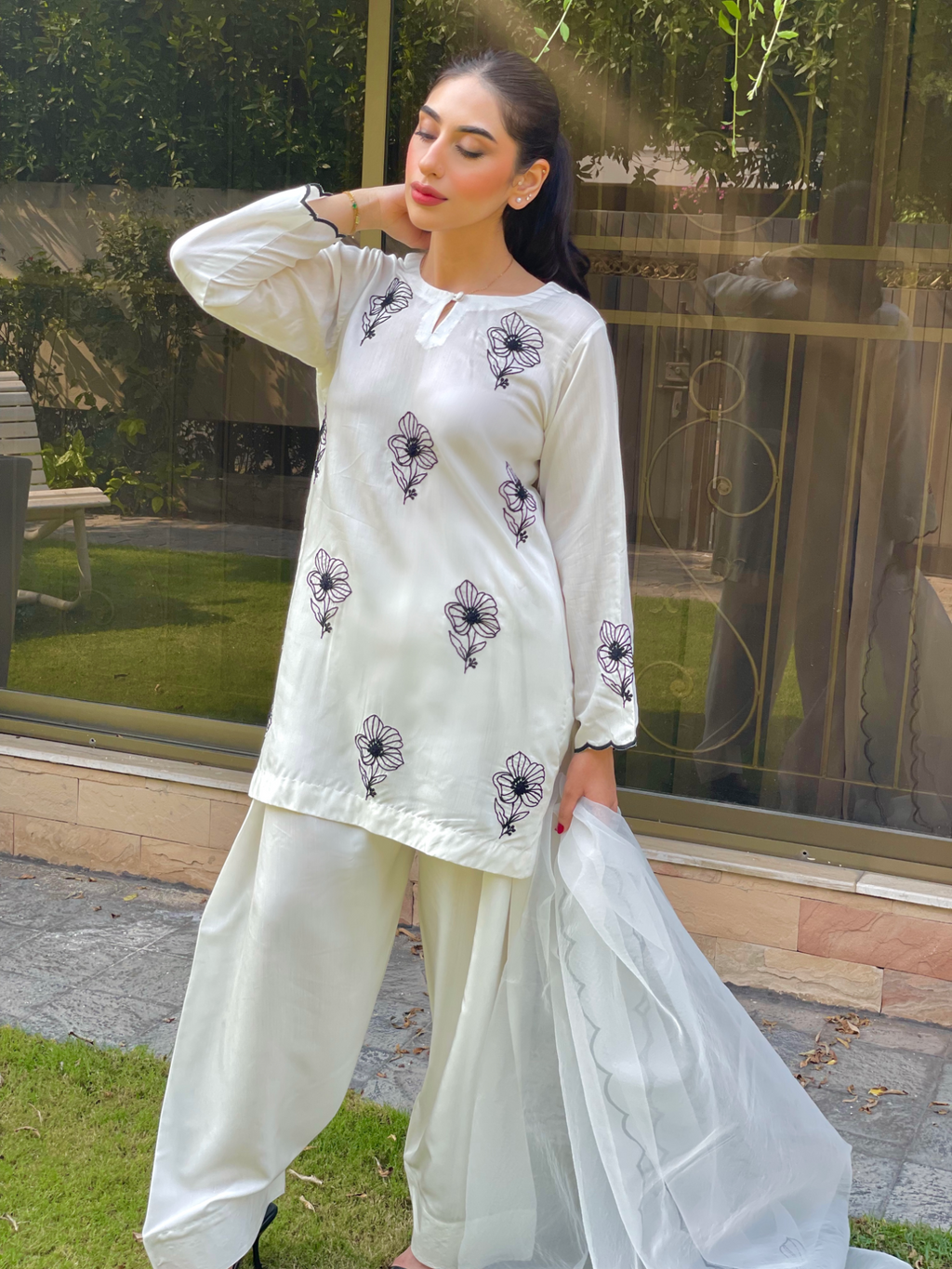 White contrast (made to order)